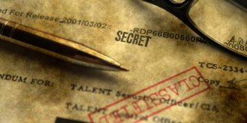 Ένας πεζοναύτης και 7.000 σελίδες που καίνε 3 προέδρους