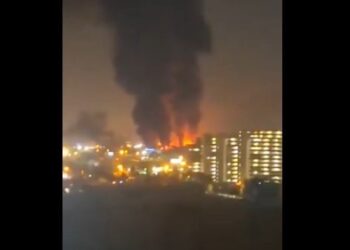 Πυρκαγιά ξέσπασε στο διεθνές αεροδρόμιο Μεχραμπάντ της Τεχεράνης.