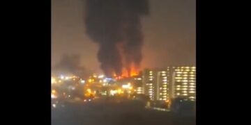 Πυρκαγιά ξέσπασε στο διεθνές αεροδρόμιο Μεχραμπάντ της Τεχεράνης.