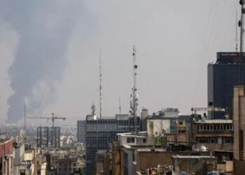 Ιράν: Πυκνοκατοικημένες περιοχές της Τεχεράνης έπληξε σήμερα το Ισραήλ