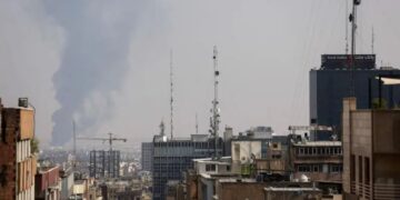 Ιράν: Πυκνοκατοικημένες περιοχές της Τεχεράνης έπληξε σήμερα το Ισραήλ