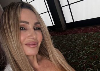 Ελένη Πετρουλάκη: «Παραβλέπουν το γεγονός ότι είμαι 54 ετών, στην εμμηνόπαυση και ότι έχω γεννήσει τέσσερα παιδιά»