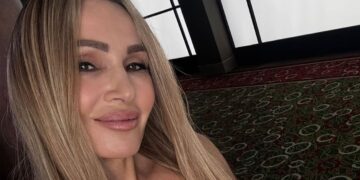 Ελένη Πετρουλάκη: «Παραβλέπουν το γεγονός ότι είμαι 54 ετών, στην εμμηνόπαυση και ότι έχω γεννήσει τέσσερα παιδιά»