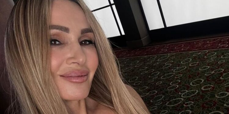 Ελένη Πετρουλάκη: «Παραβλέπουν το γεγονός ότι είμαι 54 ετών, στην εμμηνόπαυση και ότι έχω γεννήσει τέσσερα παιδιά»