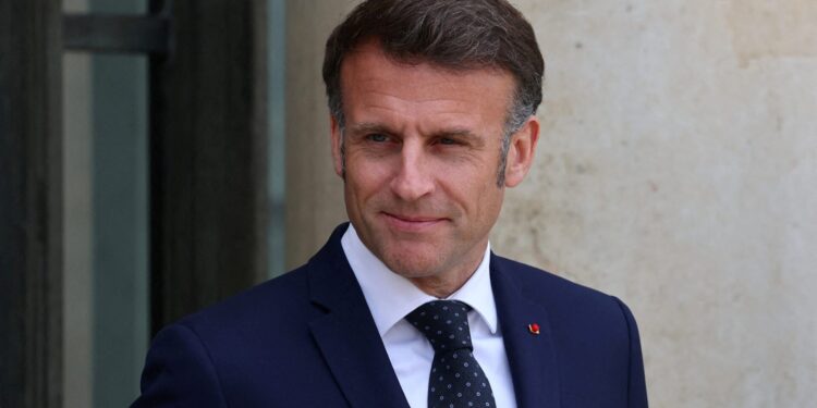 Ο νέος πρόεδρος Ναβρότσκι να συνεχίσει «την οικοδόμηση μιας ισχυρής Ευρώπης»