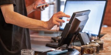 133.907 νέες θέσεις εργασίας τον Απρίλιο, με το δέλεαρ της πλήρους απασχόλησης