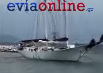 Ιστιοφόρο παρασύρθηκε από τους ισχυρούς ανέμους στην Βόρεια Εύβοια