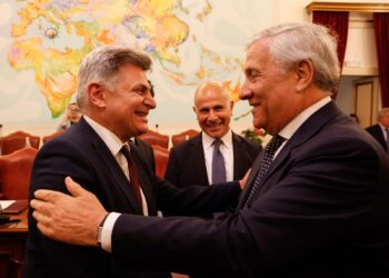 ΕΕ: Συνάντηση Φαραντούρη-Tαγιάνι στην Σικελία