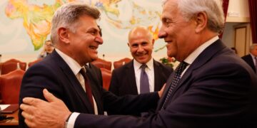 ΕΕ: Συνάντηση Φαραντούρη-Tαγιάνι στην Σικελία