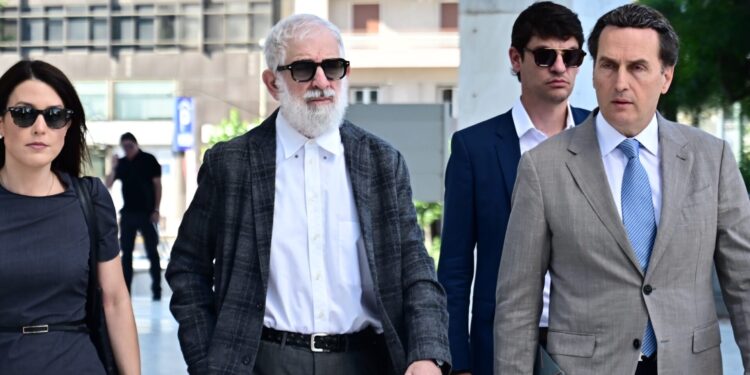 Διακοπή ή αναβολή ζητά η υπεράσπιση