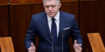 Υπερ της ουδετερότητας, αν και η Σλοβακία είναι μέλος του ΝΑΤΟ