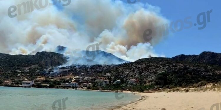 Φωτιά στην Μονεμβασιά: Επιχειρούν 4 αεροσκάφη και ελικόπτερο