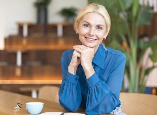 Απαιτεί από τον πατέρα της να πληρώσει το κινητό που χάλασε