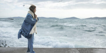 Οι ευτυχισμένοι άνθρωποι που γίνονται σταδιακά δυστυχισμένοι, συνήθως εμφανίζουν 7 συμπεριφορές χωρίς να το συνειδητοποιούν