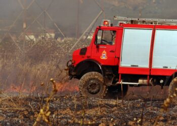 Φωτιά στα Βίλια Αττικής: Τέθηκε υπό πλήρη έλεγχο