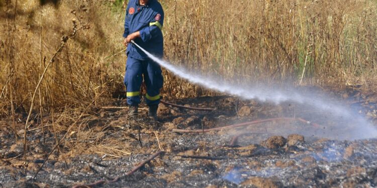 Φωτιά τώρα στον Ασπρόπυργο – Σηκώθηκαν εναέρια μέσα