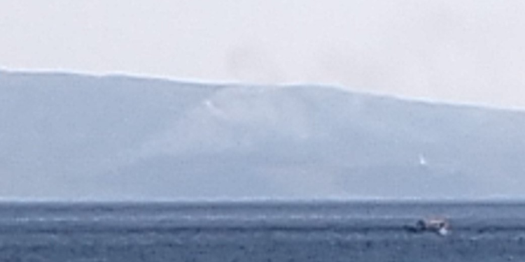 Φωτιά στα Κύθηρα – Επιχειρούν και εναέρια μέσα