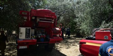 Φωτιά τώρα στην Αγ. Μαρίνα Κορωπίου