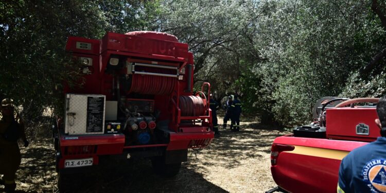 Φωτιά τώρα στην Αγ. Μαρίνα Κορωπίου