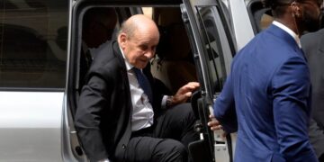 Ο ειδικός απεσταλμένος της Γαλλίας Ζαν-Ιβ Λε Ντριάν συνάντησε αξιωματούχο της Χεζμπολάχ