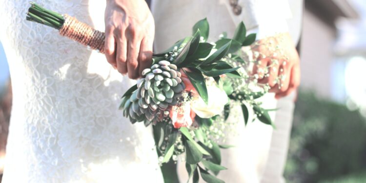 Έδωσαν 3.000 ευρώ για εικονικό γάμο αλλά πήραν πλαστά έγγραφα – 2 συλλήψεις