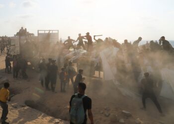 Νεκροί από ισραηλινά πυρά 21 άνθρωποι που περίμεναν να παραλάβουν ανθρωπιστική βοήθεια