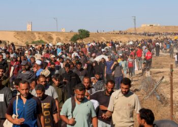 Δεκαεπτά νεκροί από ισραηλινά πυρά κοντά σε χώρο παροχής βοήθειας, σύμφωνα με υγειονομικούς αξιωματούχους