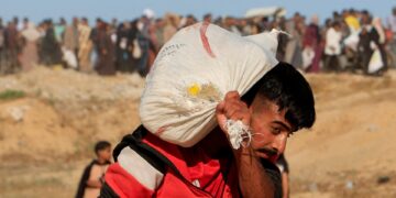 Το Ισραήλ ανακοίνωσε ότι 71 φορτηγά με ανθρωπιστική βοήθεια εισήλθαν στον θύλακα την Τρίτη