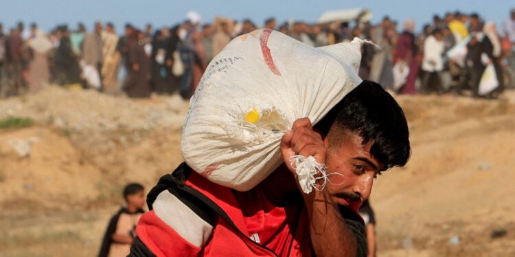 Το Ισραήλ ανακοίνωσε ότι 71 φορτηγά με ανθρωπιστική βοήθεια εισήλθαν στον θύλακα την Τρίτη