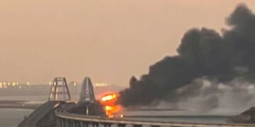 Πόλεμος στην Ουκρανία: Αποκαταστάθηκε η κυκλοφορία στη γέφυρα της Κριμαίας