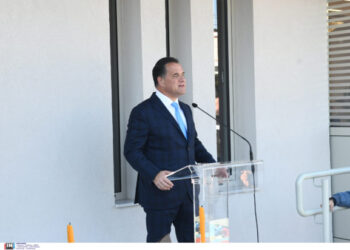 Εγκαίνια νέων διαμερισμάτων για γιατρούς και νοσηλευτές, παρουσία Γεωργιάδη