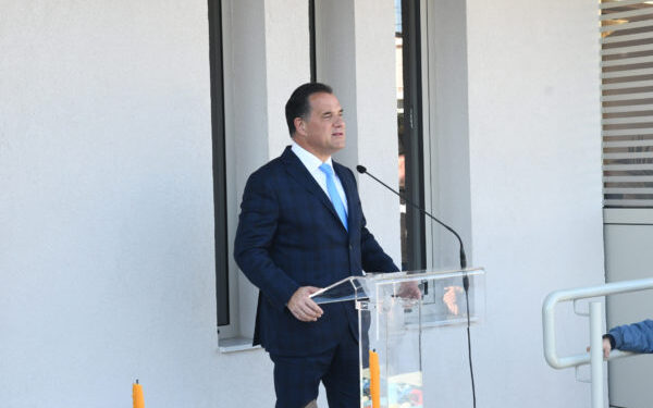 Εγκαίνια νέων διαμερισμάτων για γιατρούς και νοσηλευτές, παρουσία Γεωργιάδη