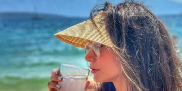 Οι καλοκαιρινές της φωτογραφίες που «προδίδουν» την «απόδραση» με τον Γιάννη Τσιμιτσέλη