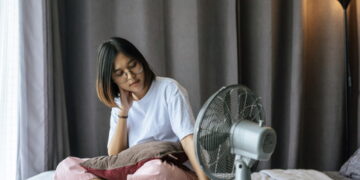 Το απλό κόλπο καθαρισμού με 1 απροσδόκητο αντικείμενο, ώστε να δροσίζουν πιο γρήγορα το σπίτι σας