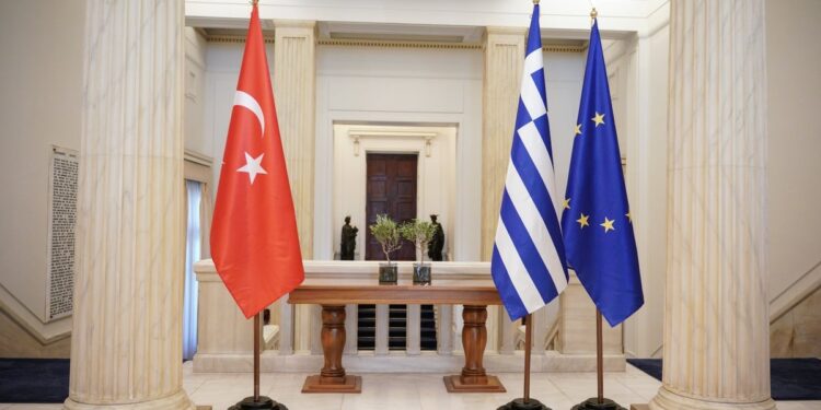 Συνάντηση του υφυπουργού Εξωτερικών Τ. Χατζηβασιλείου με τον Τούρκο ομόλογό του για τη «θετική ατζέντα»