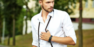 Ξόδεψε 7.000 ευρώ για το μονόπετρο και εκείνη δεν το φοράει ποτέ