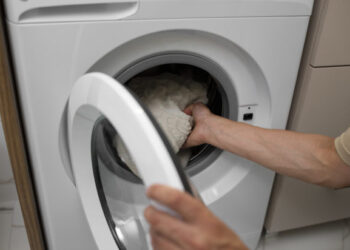 Τα 4 κοινά λάθη που αυξάνουν την κατανάλωση ενέργειας, σύμφωνα με ειδικό