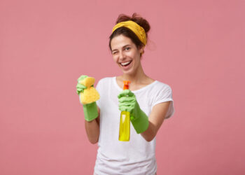 Αν καθαρίζετε σαν μανιακοί πριν φτάσουν οι καλεσμένοι, έχετε αυτά τα 7 ξεχωριστά χαρακτηριστικά