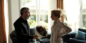 Ο Δημοσθένης προτείνει στην Αμαλία να μπει στο κύκλωμα του trafficking