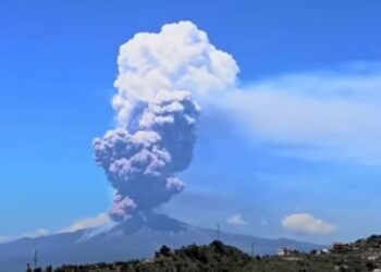 Ιταλία: «Βρυχάται» η Αίτνα – Νέα έκρηξη στο ηφαίστειο