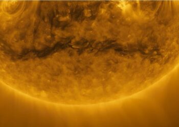 Διαστημικό παρατηρητήριο καταγράφει για πρώτη φορά εικόνες του Νότιου Πόλου του Ήλιου (βίντεο)