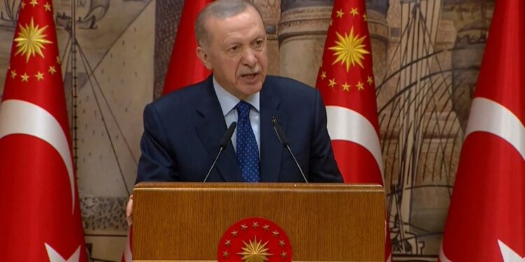 «Πυροτεχνήματα» της Άγκυρας πριν από τη Σύνοδο της Χάγης