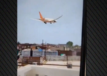 The moment of the crash of the Air India aircraft with 242 passengers in Ahmedabad (video)