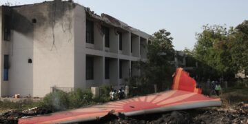 Βρέθηκε ένα από τα δύο μαύρα κουτιά του Boeing 787 της Air India