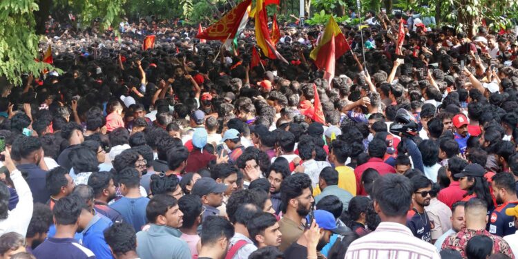 Έξι νεκροί μετά από χάος που προκλήθηκε έξω από γήπεδο κρίκετ