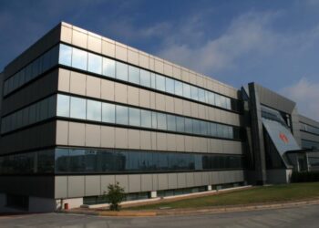 Μαζεύει τα «χαρτιά» της Intracom o Κόκκαλης