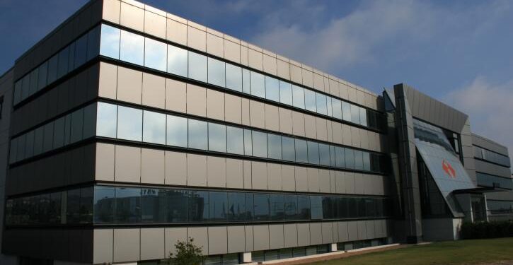 Μαζεύει τα «χαρτιά» της Intracom o Κόκκαλης