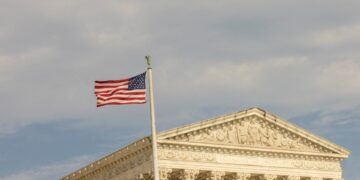 Στο Ανώτατο Δικαστήριο προσφεύγει η κυβέρνηση Τραμπ μετά την απαγόρευση από Εφετείο για μαζικές απολύσεις σε πολλά υπουργεία