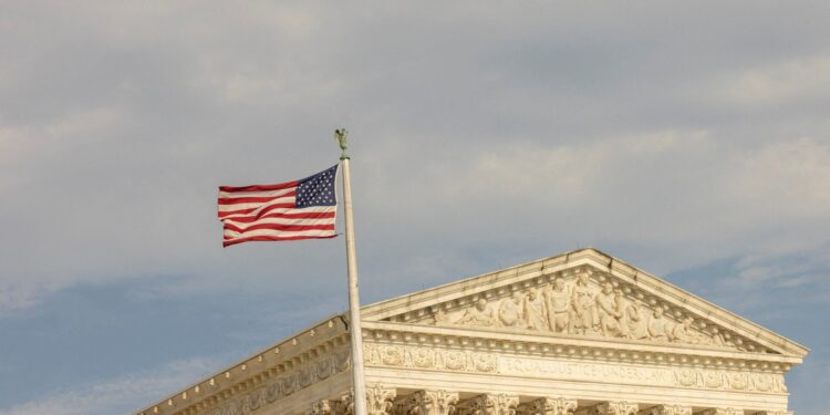 Στο Ανώτατο Δικαστήριο προσφεύγει η κυβέρνηση Τραμπ μετά την απαγόρευση από Εφετείο για μαζικές απολύσεις σε πολλά υπουργεία