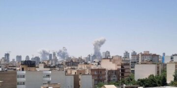 Ιράν: Εκρήξεις στην Τεχεράνη – Eνεργοποιήθηκε η αντιαεροπορική άμυνα